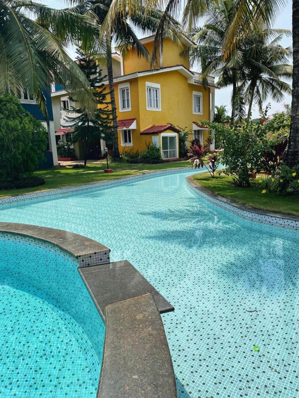 Kingfisher Blues Siolim Exterior photo